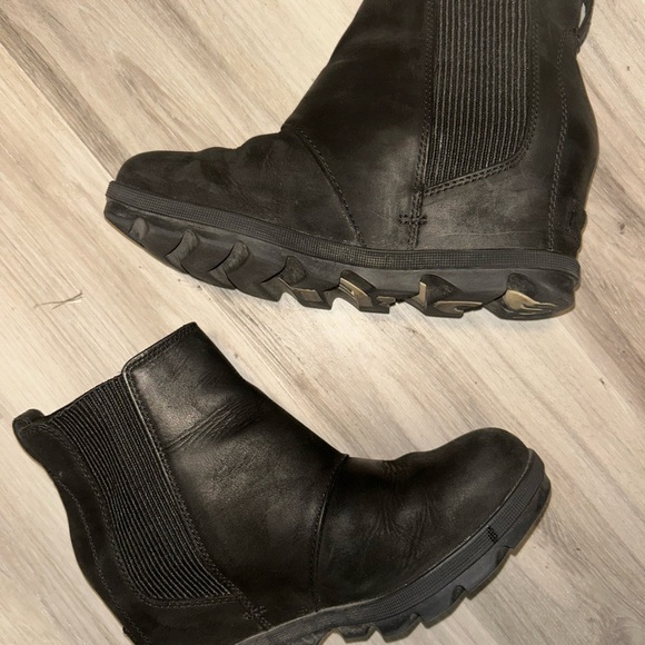 Sorel Black platform Ankle Boots with Elastic Panels - Picture 6 of 8